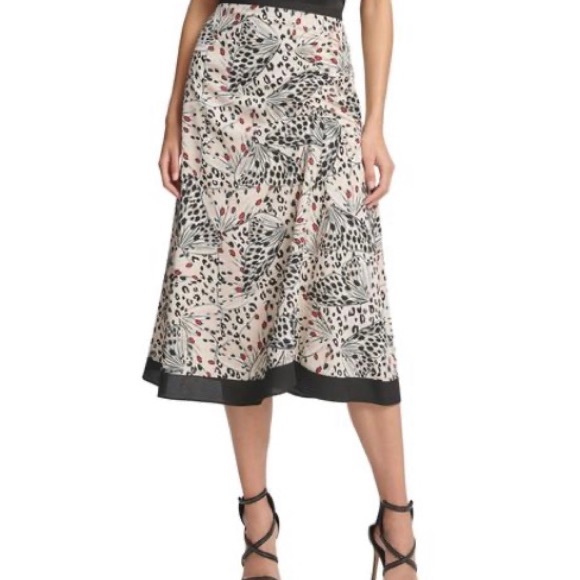 Dkny Dresses & Skirts - DKNY BEIGE SKIRT PRINT PATTERN SIZE SIX SKIRT